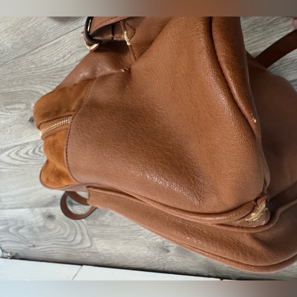 Backpack has few flaws on the side - Picture 11 of 14
